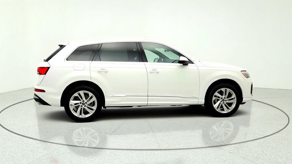 Used 2025 Audi Q7 3.0T Premium Plus AWD/4WD image 4
