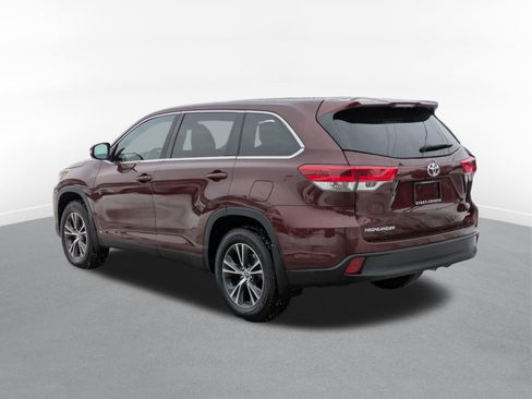 Used 2019 Toyota Highlander LE image 4