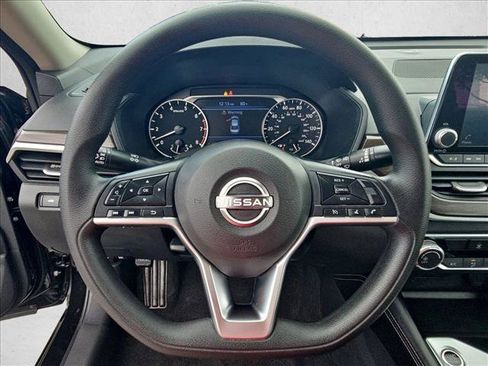 Used 2023 Nissan Altima 2.5 SV FWD image 14