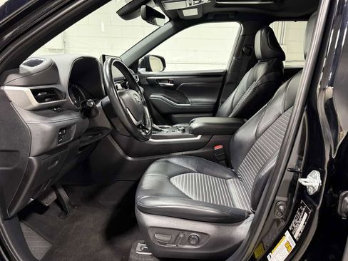 Used 2023 Toyota Highlander XSE image 9