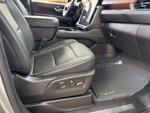 Used 2025 GMC Yukon Denali AWD/4WD image 24