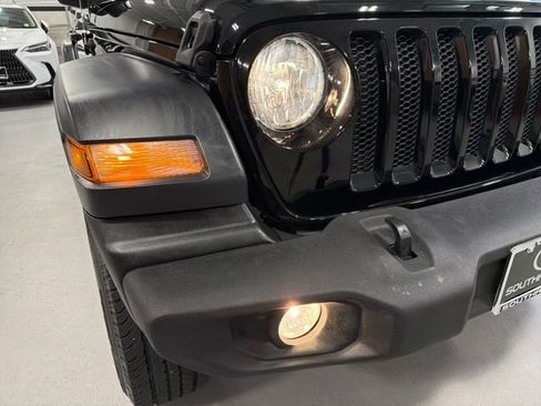 Used 2018 Jeep Wrangler Unlimited Sport S AWD/4WD image 35