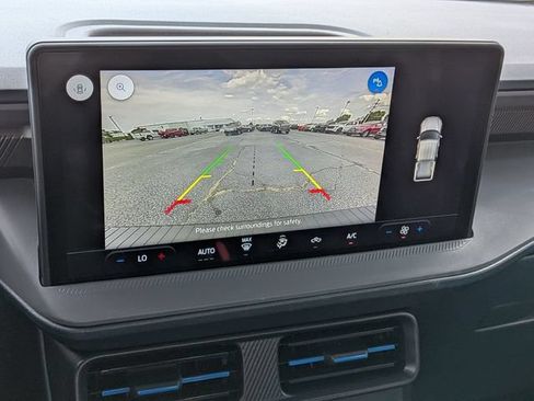 Used 2025 Ford Maverick Lobo AWD/4WD image 23