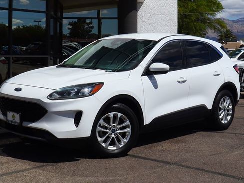 Used 2020 Ford Escape SE image 2