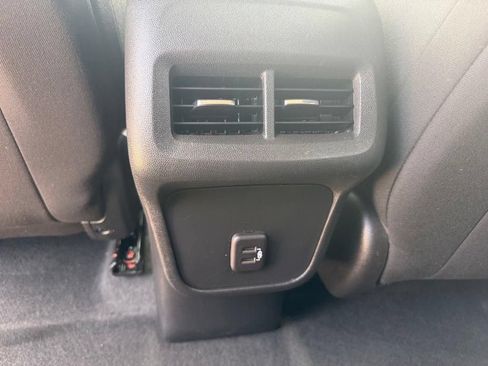 Used 2023 Chevrolet Equinox LT w/ Driver Convenience Package FWD image 15