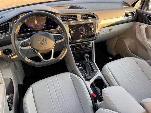 Used 2022 Volkswagen Tiguan SE AWD/4WD image 22