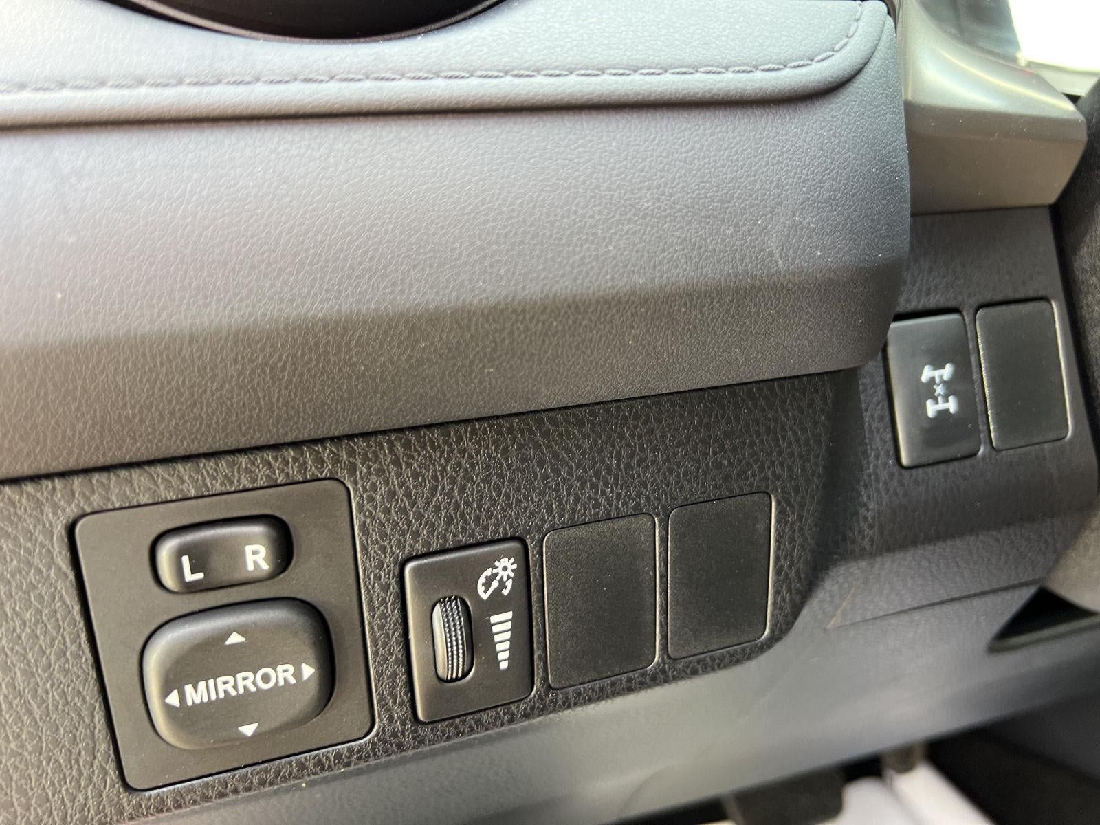 Used 2016 Toyota RAV4 LE AWD/4WD image 22
