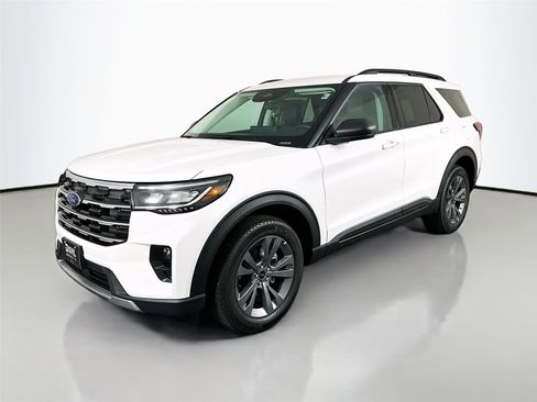 New 2026 Ford Explorer Active w/ Active Comfort Package AWD/4WD image 3