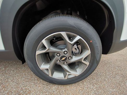 New 2025 Chevrolet Trax LT w/ Driver Confidence Package image 31