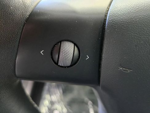 Used 2022 Tesla Model Y Long Range image 15