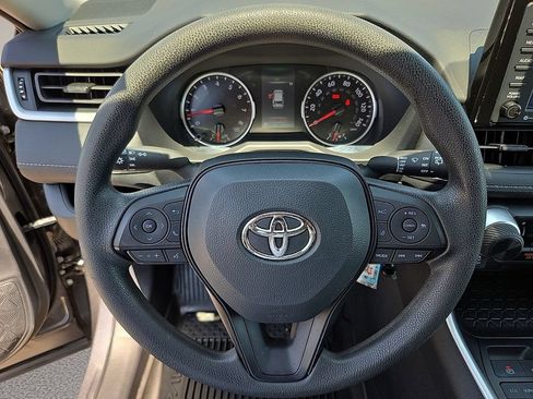 Used 2022 Toyota RAV4 LE AWD/4WD image 15