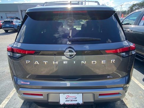 Used 2025 Nissan Pathfinder SL w/ SL Premium Package image 11