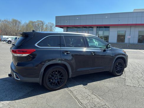 Used 2017 Toyota Highlander Limited Platinum image 6