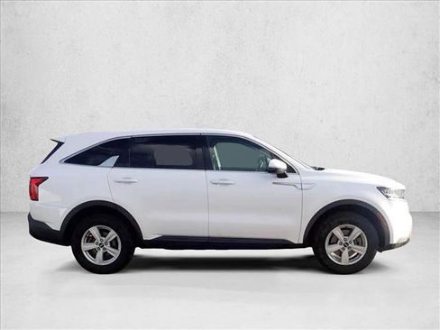 Used 2021 Kia Sorento LX image 9