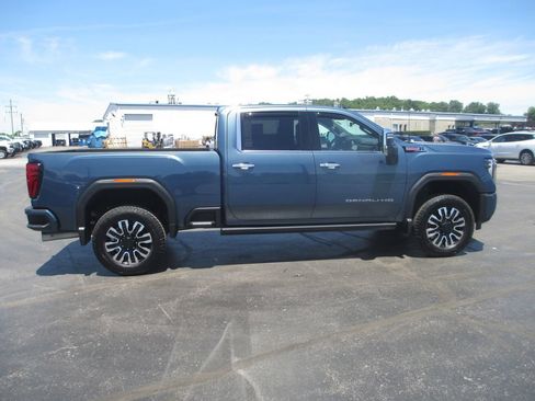 Used 2025 GMC Sierra 3500 Denali w/ Denali Reserve Package AWD/4WD image 4