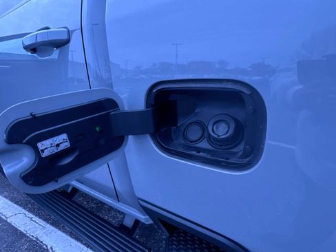 Used 2024 GMC Sierra 2500 AT4 w/ AT4 Preferred Package image 38