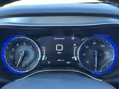 Used 2026 Chrysler Pacifica Limited w/ Uconnect Theater Family Group image 33