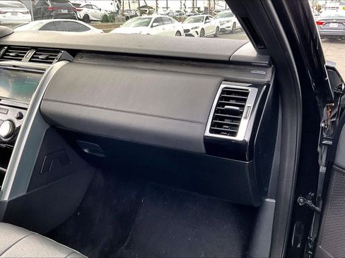 Used 2017 Land Rover Discovery HSE image 17