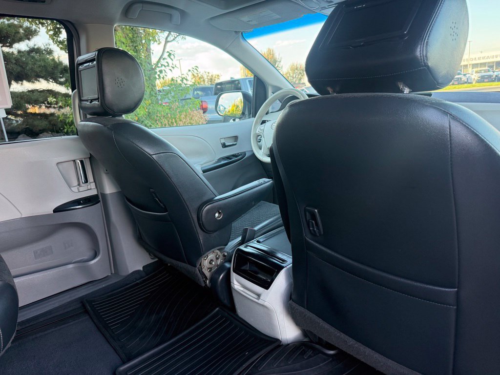 Used 2011 Toyota Sienna SE w/ Preferred Pkg FWD image 47