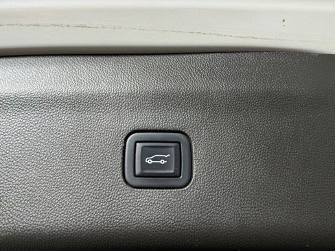 Used 2023 Buick Enclave Avenir w/ Avenir Technology Package AWD/4WD image 13