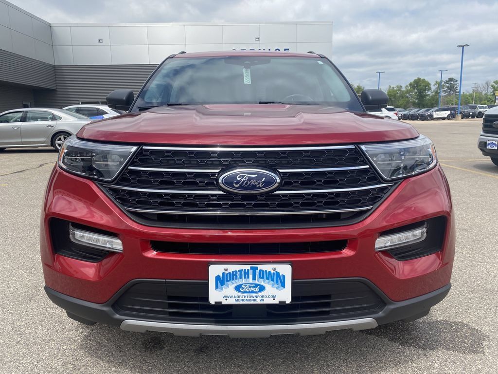 Used 2021 Ford Explorer XLT w/ Equipment Group 202A AWD/4WD image 3