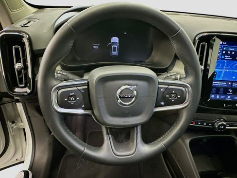 Used 2025 Volvo XC40 B5 Core image 18