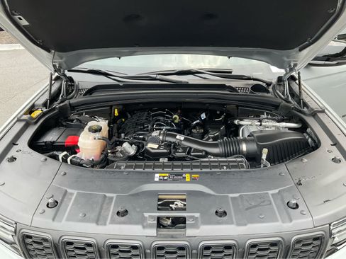 Used 2023 Jeep Grand Cherokee L Laredo RWD image 28