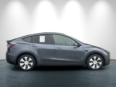 Used 2023 Tesla Model Y Long Range image 3