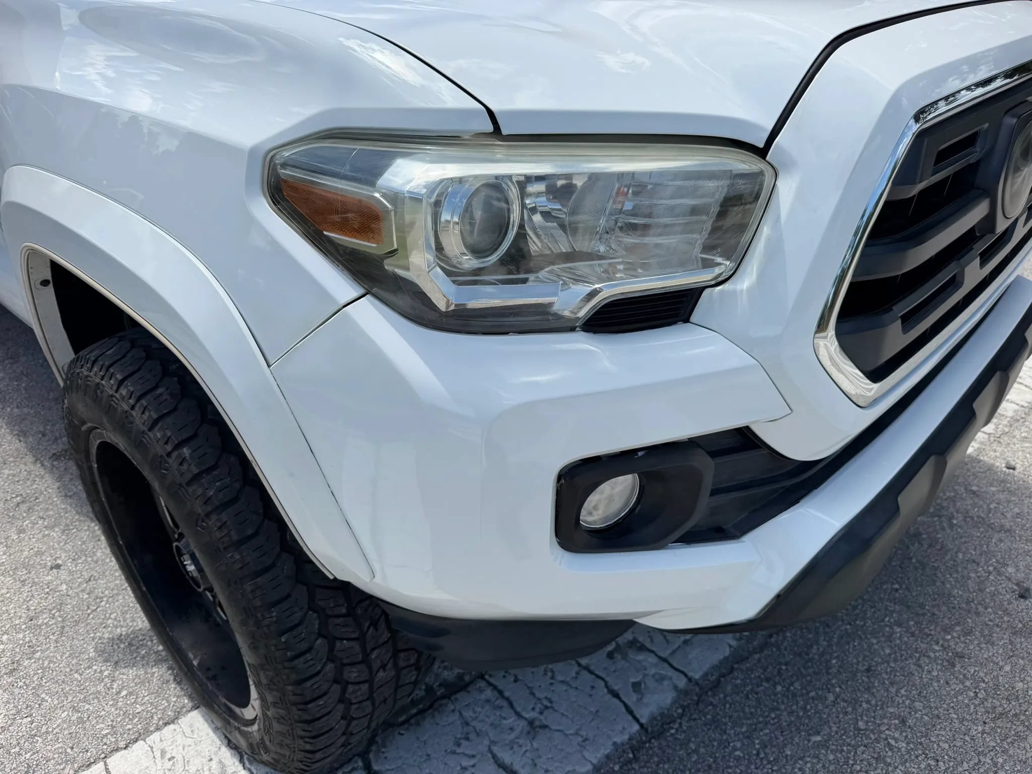 Used 2018 Toyota Tacoma SR5 AWD/4WD image 6