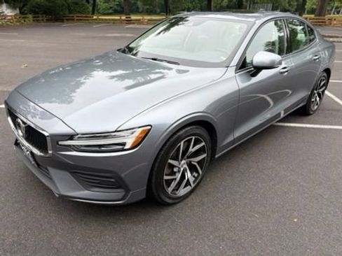 Used 2020 Volvo S60 T6 Momentum AWD/4WD image 2