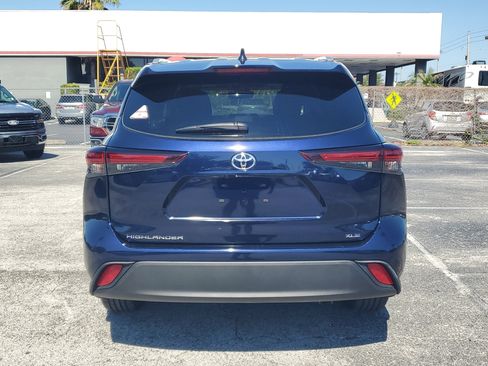Used 2025 Toyota Highlander XLE FWD image 5