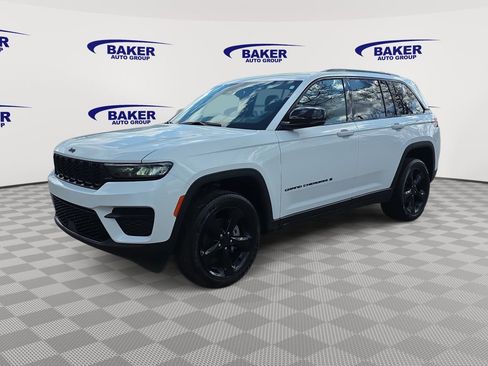 Used 2025 Jeep Grand Cherokee Altitude image 7