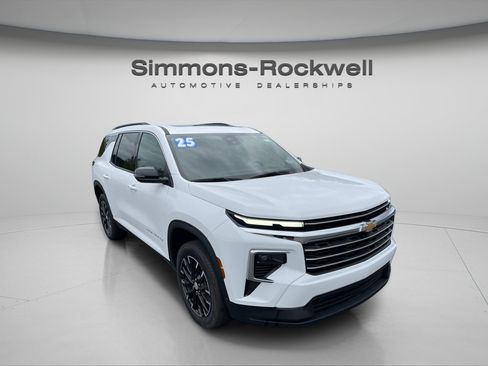 Used 2025 Chevrolet Traverse LT w/ Sun and Wheel Package AWD/4WD image 7