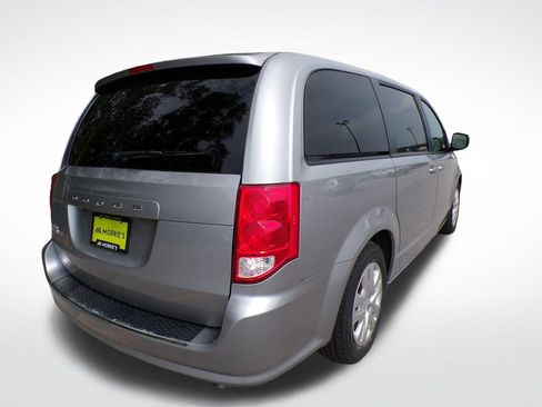Used 2018 Dodge Grand Caravan SE w/ UConnect Hands-Free Group FWD image 5