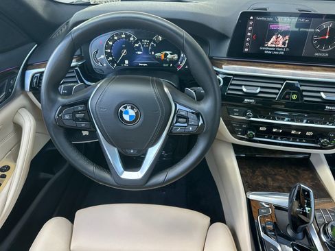 Used 2019 BMW 530i w/ Convenience Package RWD image 14