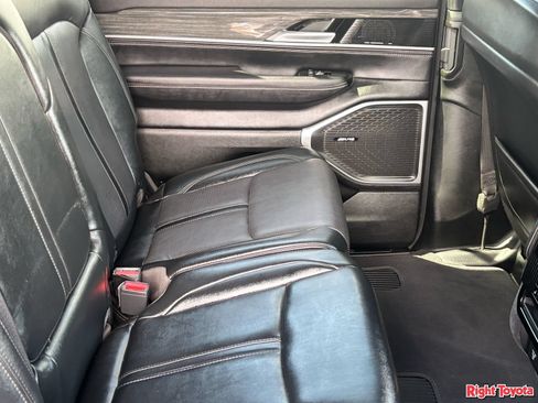 Used 2022 Jeep Wagoneer Series III AWD/4WD image 14