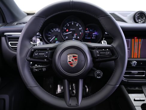 Certified 2025 Porsche Macan image 44