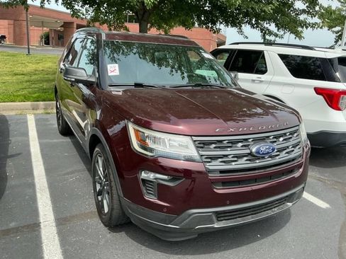 Used 2019 Ford Explorer XLT w/ Equipment Group 202A FWD image 4