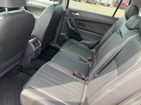 Used 2022 Volkswagen Tiguan SE w/ Panoramic Sunroof Package image 11