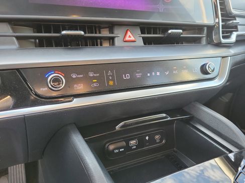 Certified 2023 Kia Sportage EX AWD/4WD image 19