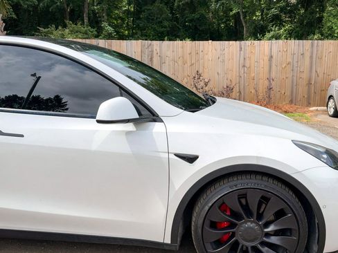 Used 2022 Tesla Model Y Performance AWD/4WD image 12