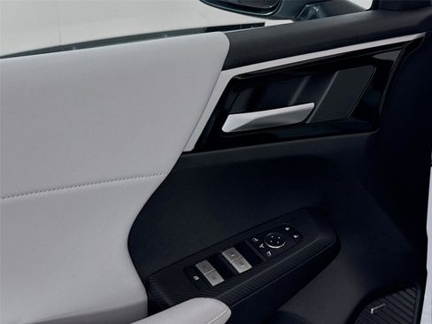 New 2026 Mitsubishi Outlander SE image 17