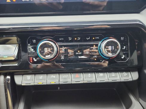 Certified 2026 GMC Sierra 2500 AT4X image 23