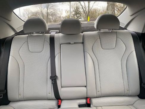 Used 2022 Hyundai Elantra Limited image 26