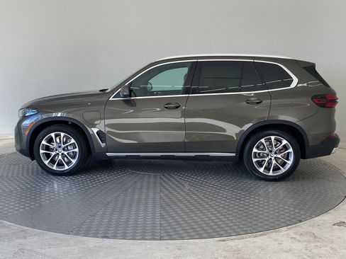 New 2026 BMW X5 xDrive50e w/ Premium Package image 2