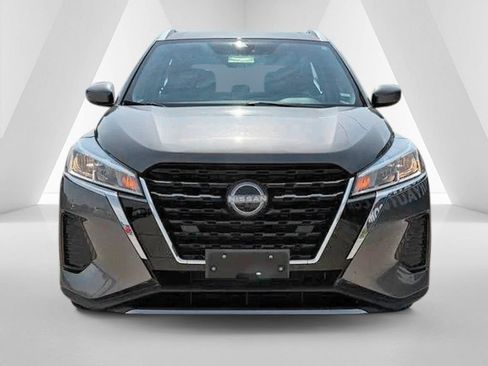 Used 2023 Nissan Kicks SV FWD image 2