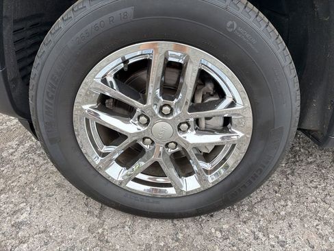 Certified 2025 Jeep Grand Cherokee Laredo AWD/4WD image 29