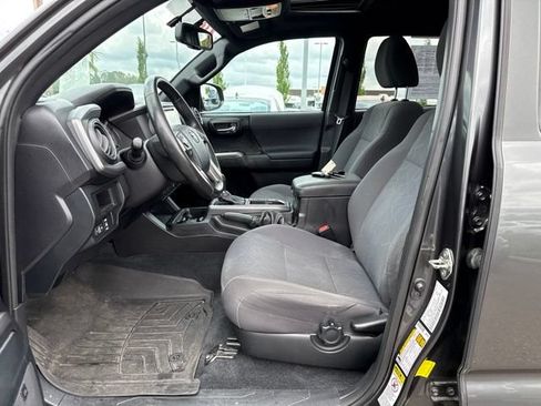 Used 2016 Toyota Tacoma TRD Sport AWD/4WD image 43