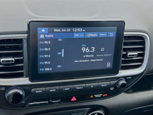 Used 2021 Hyundai Venue SE FWD image 11