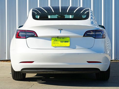 Used 2021 Tesla Model 3 Standard Range Plus image 11